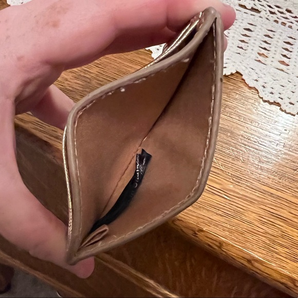 Guess Rose Gold Cardholder 💕 - Picture 2 of 4